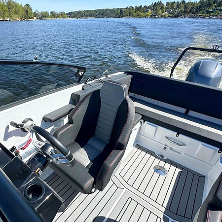 Моторный катер Finnmaster Husky R7